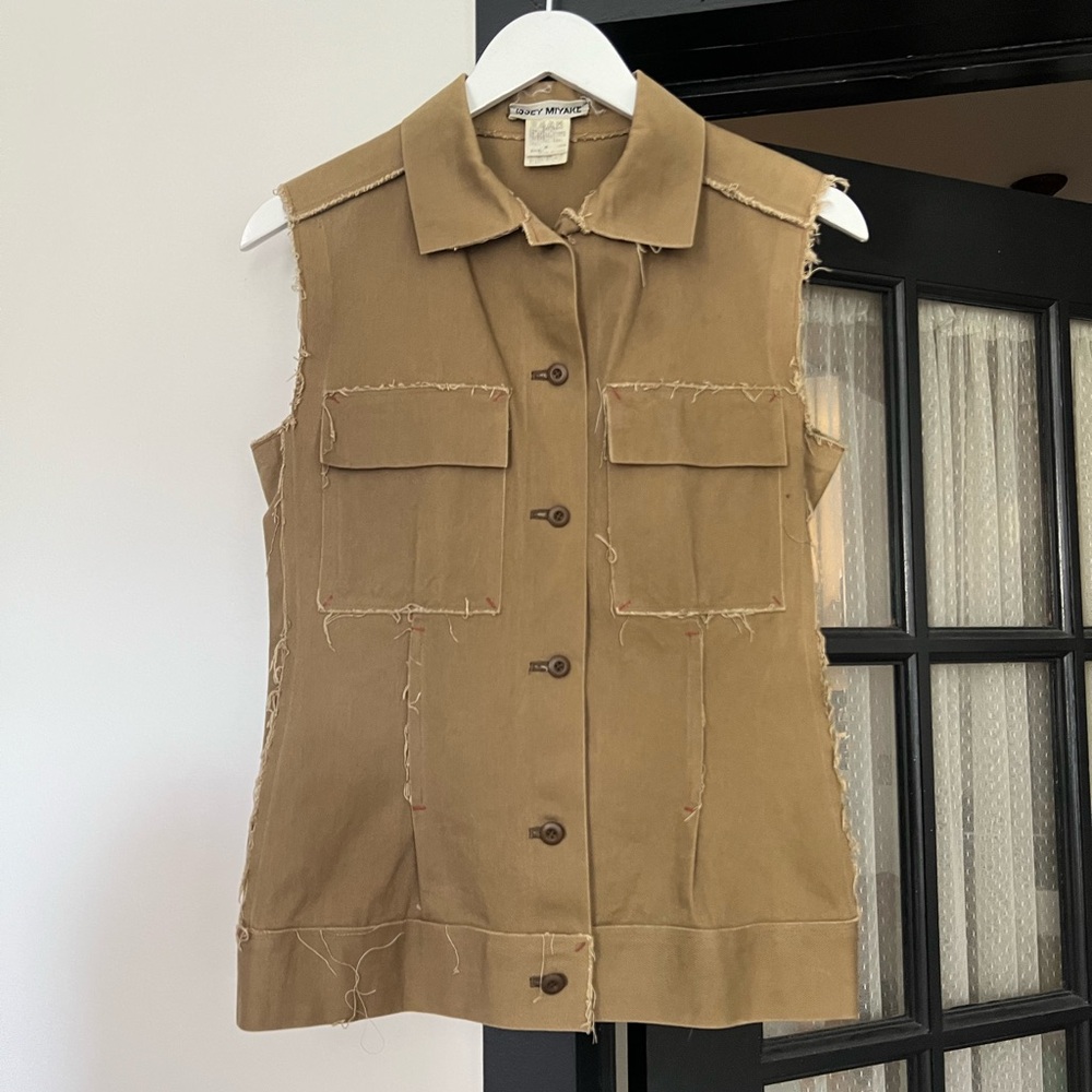 ISSEY MIYAKE Khaki Sleeveless Button-Up Vest S/M